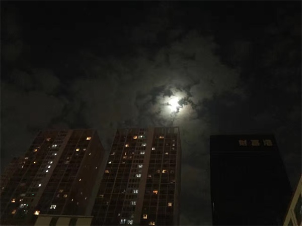 企業(yè)宣傳片紅瓜子在制作，作為導(dǎo)演的你怎樣創(chuàng)作